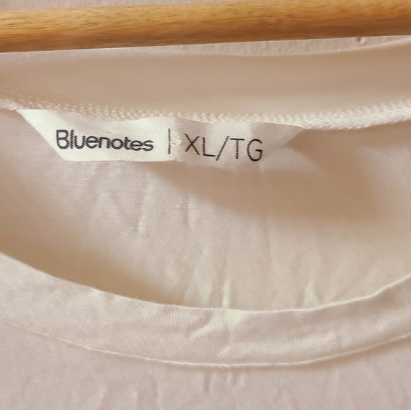 White blouse - Picture 3 of 3